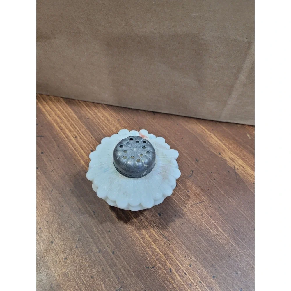 c 1894 SHASTA DAISY C.F. Monroe WAVE CREST OPALINE Shaker
